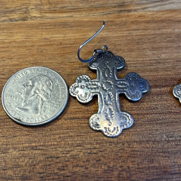 Sterling silver cross earrings - Picture 3 of 4